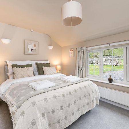 Central Malham, Sleeps 2, Private Hot Tub, Yoga Studio Exterior photo