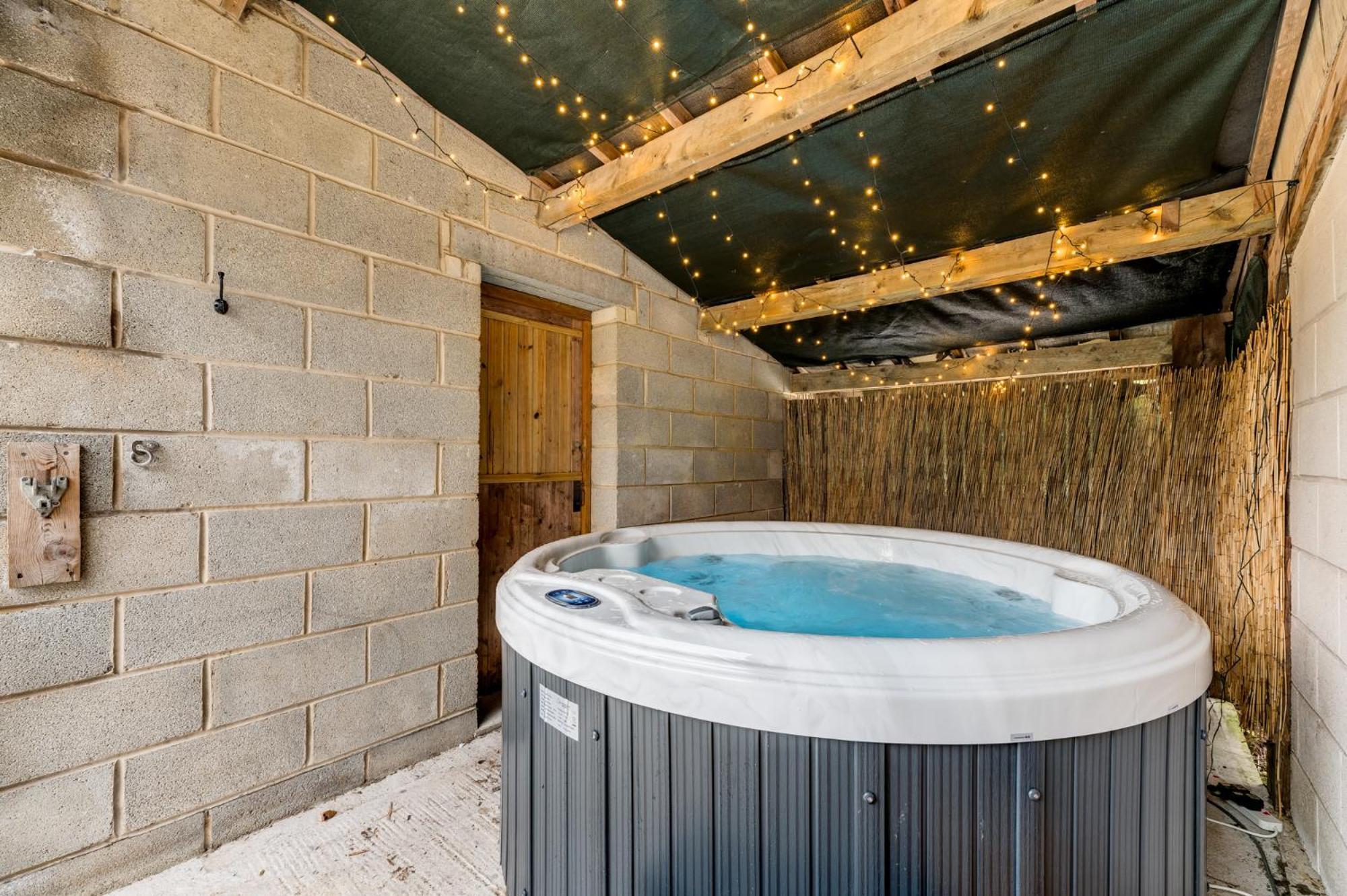 Central Malham Wellbeing Escape Hot Tub & Studio Exterior photo