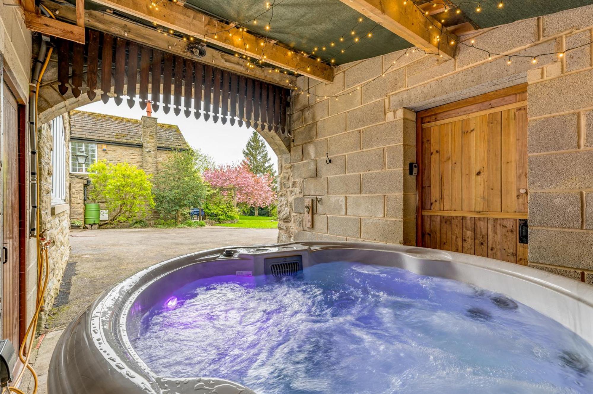Central Malham, Sleeps 2, Private Hot Tub, Yoga Studio Exterior photo