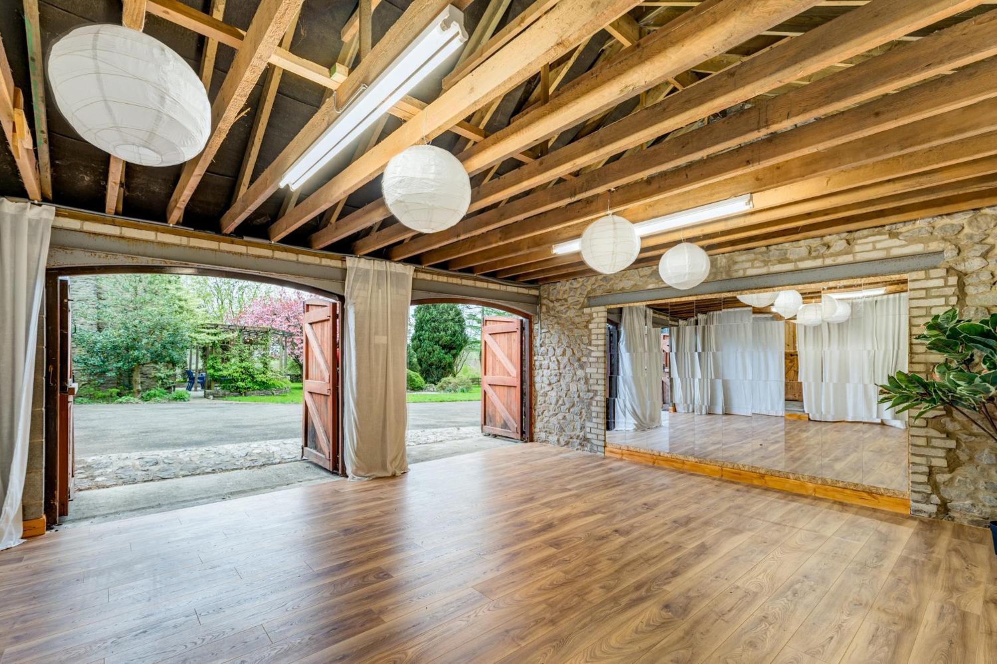Central Malham Wellbeing Escape Hot Tub & Studio Exterior photo