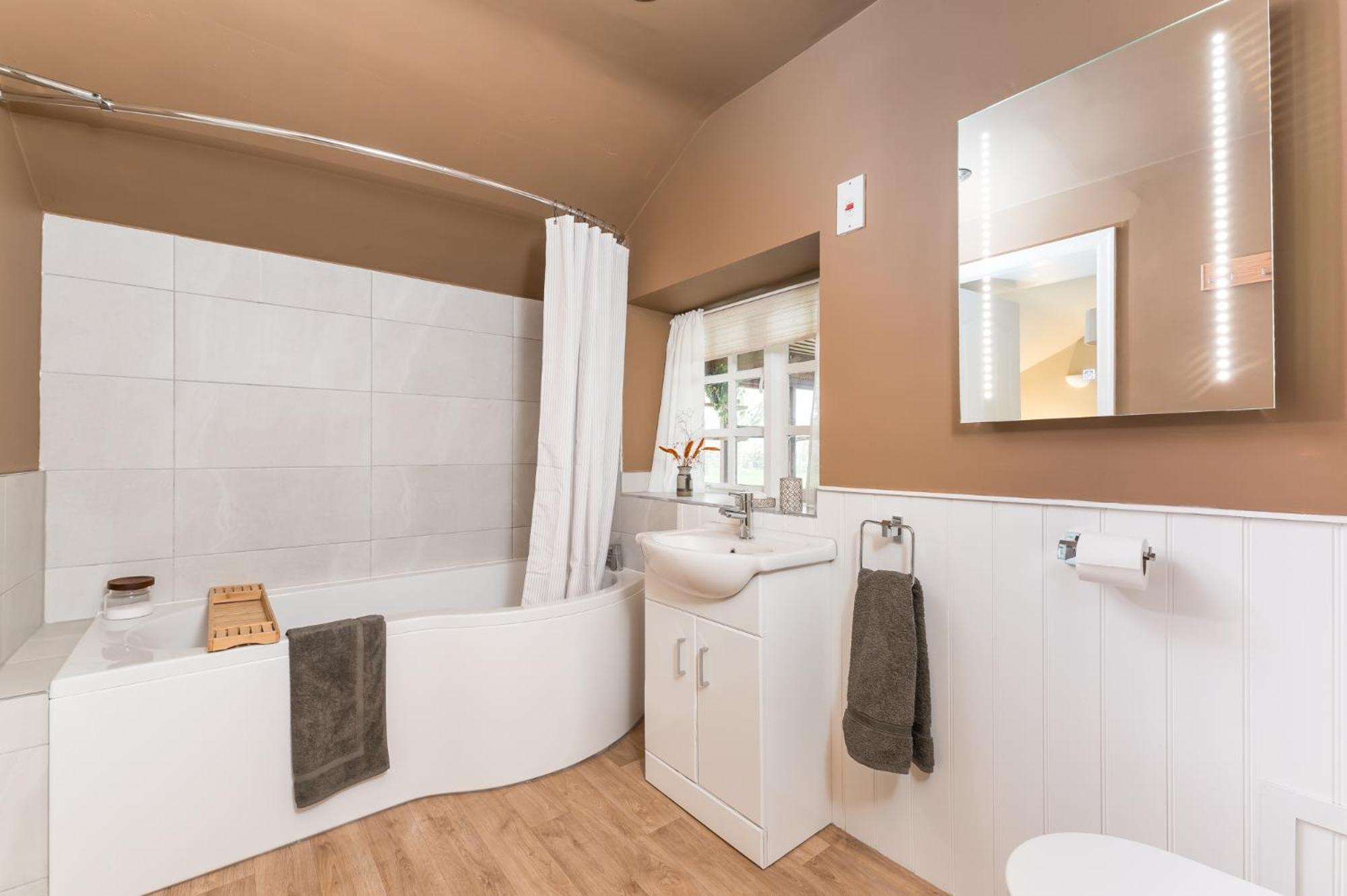 Central Malham Wellbeing Escape Hot Tub & Studio Exterior photo
