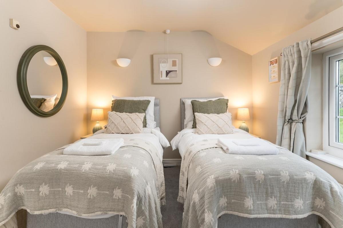 Central Malham Wellbeing Escape Hot Tub & Studio Exterior photo