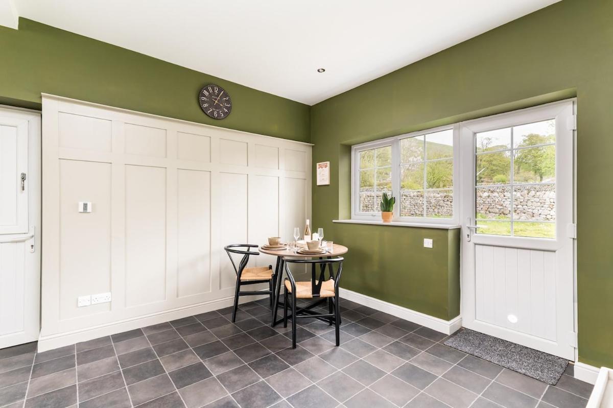 Central Malham Wellbeing Escape Hot Tub & Studio Exterior photo