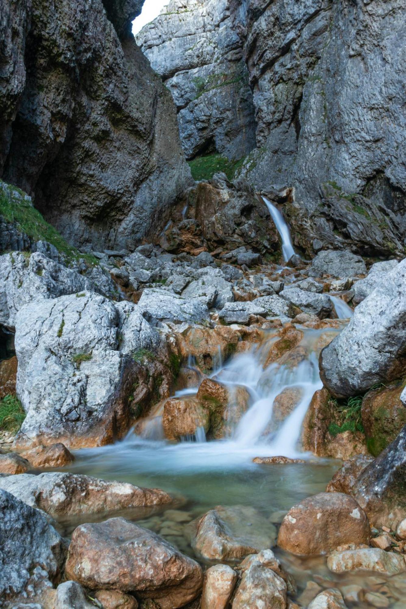 Central Malham Wellbeing Escape Hot Tub & Studio Exterior photo